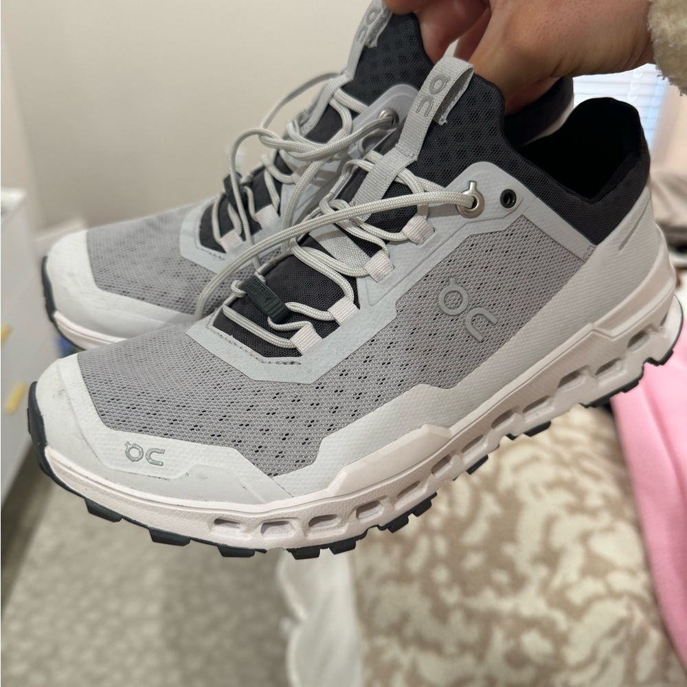 LIKE NEW on clouds size 8.5